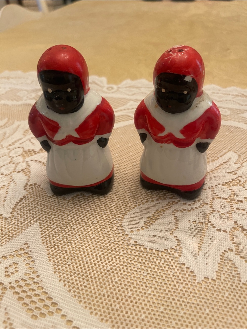 Vintage Americana Red & White Ceramic Salt and Pepper Set and Spoon Rest - 3pc - Picture 2 of 4